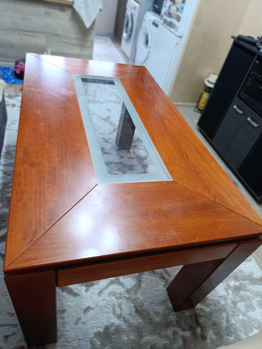 Продавам холна маса