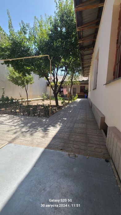 Xovli sotiladi yaxshi lakatsiyada