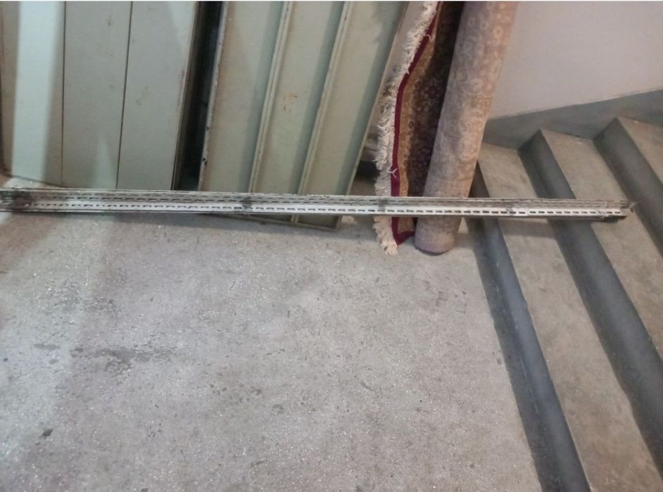 Vand urgent Rafturi metalice  60 cm /100 cm-7 buc