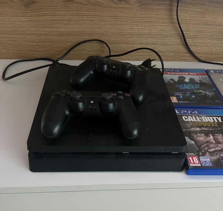 Продавам PlayStation 4