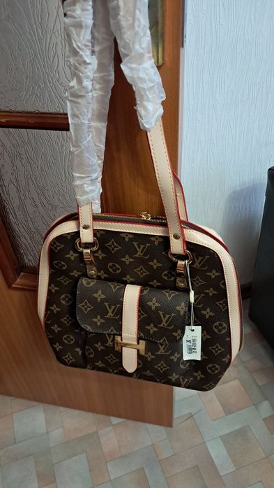 Продам женскую сумку