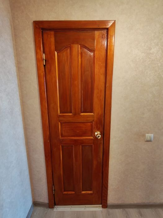 Продам двери деревянные, с откосами
