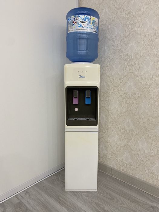 Кулер для воды холодная и горячая