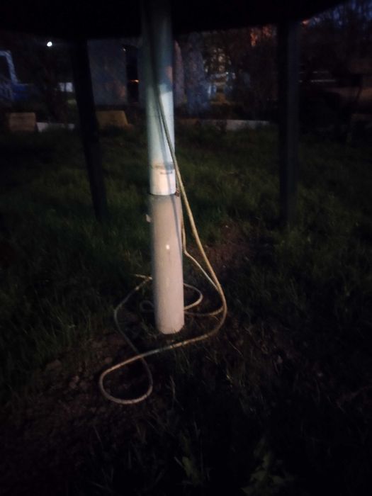 Продавам градински чадър много здрав от старата генерация