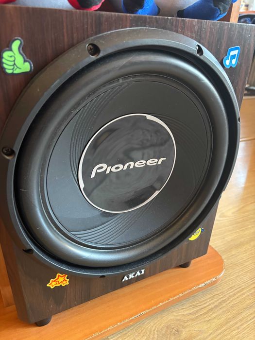 AKAI SS006A-305 Тонколони + Рисийвър Pioneer VSX-S520D-B