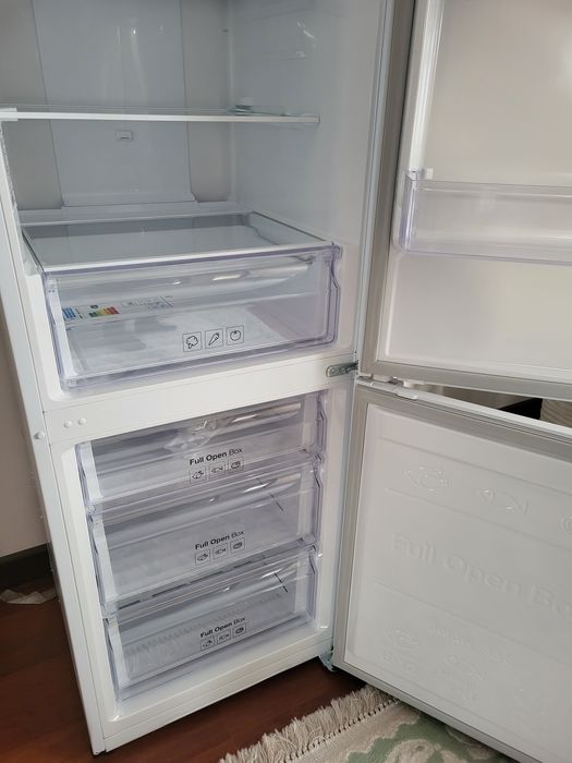 Холодильник Samsung