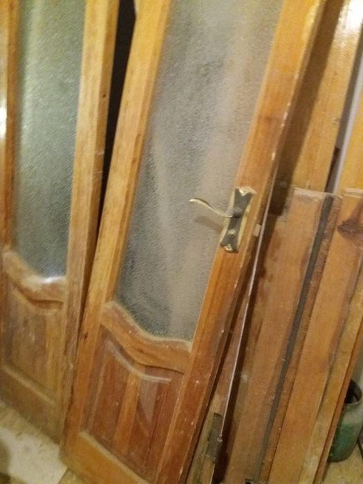 Двери деревянные, лакированные