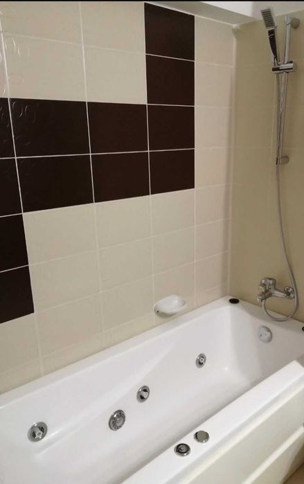 Inchiriez apartament 2 camere, central, Bacau