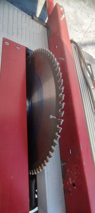 Продам пилу дисковую Зубр