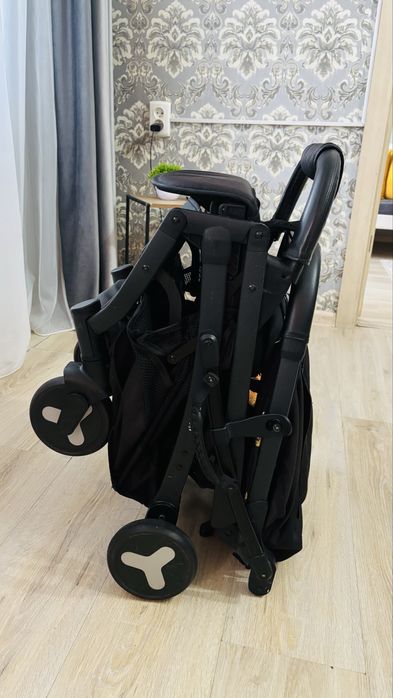 Продам коляску в хорошем состояние