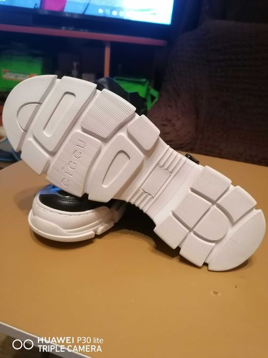 Ghete Bărbătești Din Piele