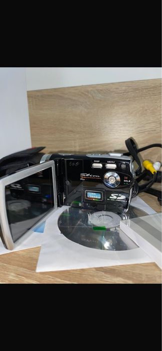 Продаю видеокамеру срочно