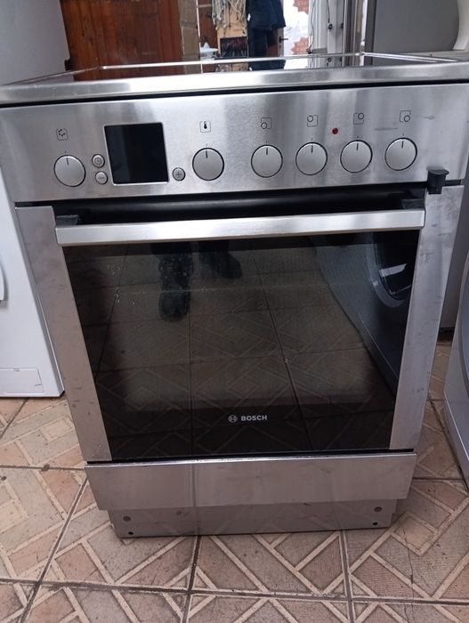 Иноксова свободно стояща печка с керамичен плот Bosch 2години гаранция