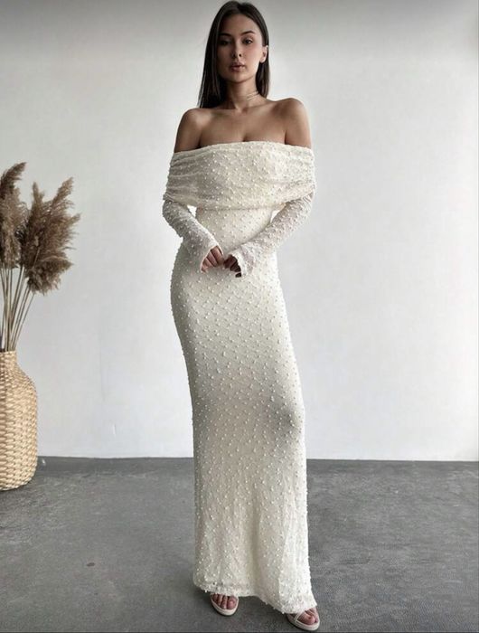 Дълга бяла рокля