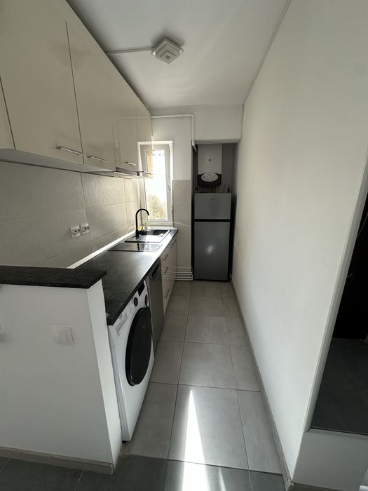 Apartament 3 camere de închiriat