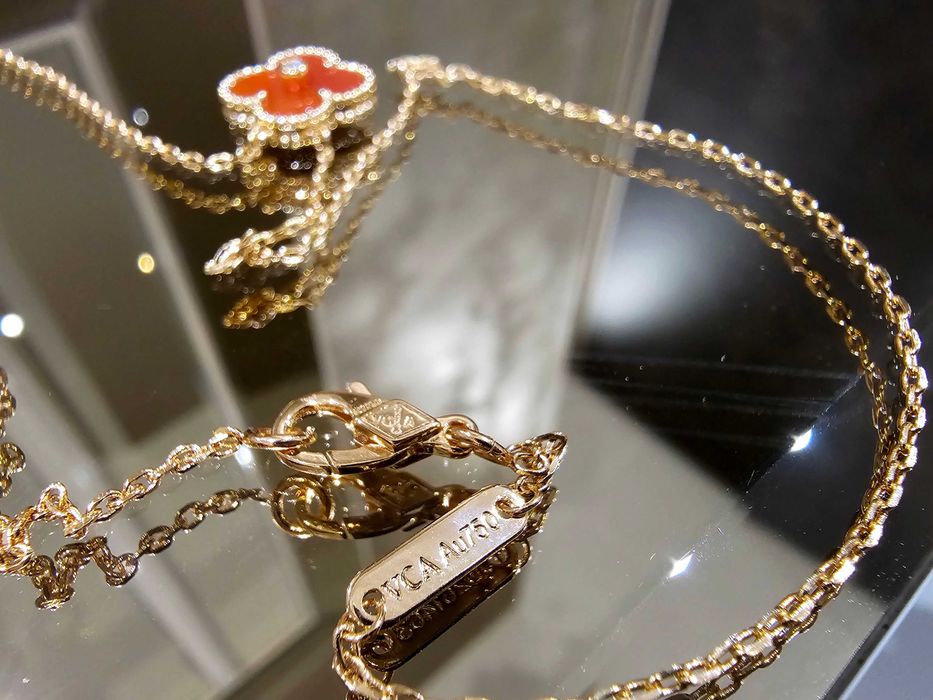 Van Cleef & Arpels VCA Rose Red Alhambra Diamond Clover Дамско Колие