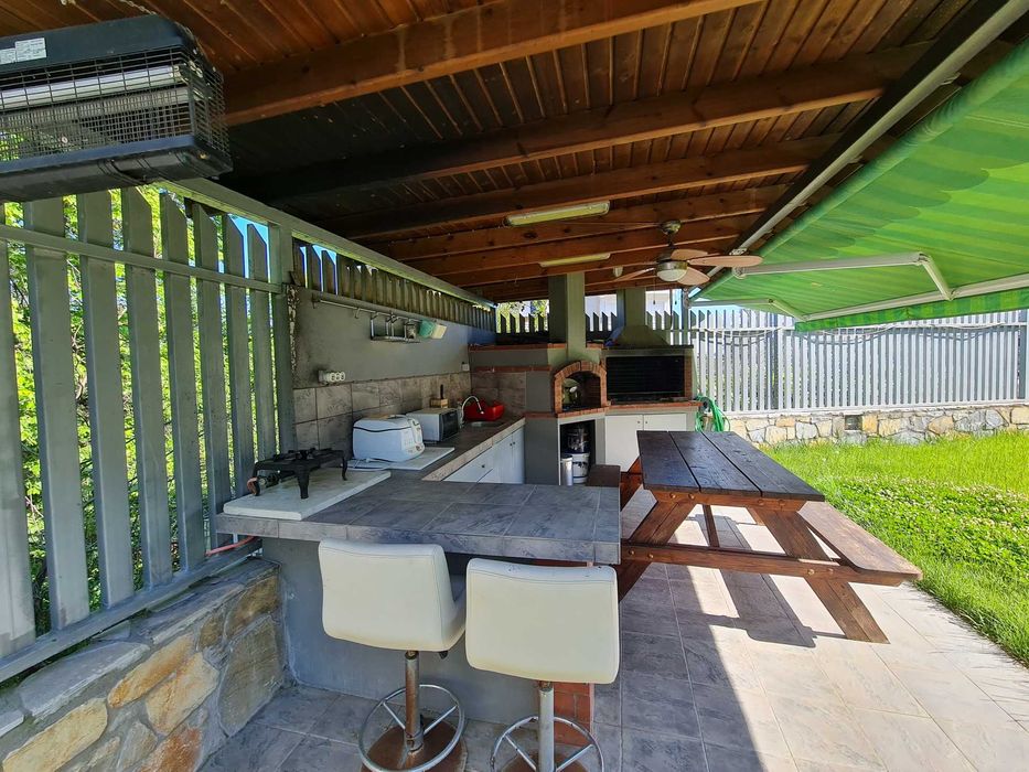 ПРОДАВА се самостоятелна къща 230кв.м в Palio Kavala (код 4184)