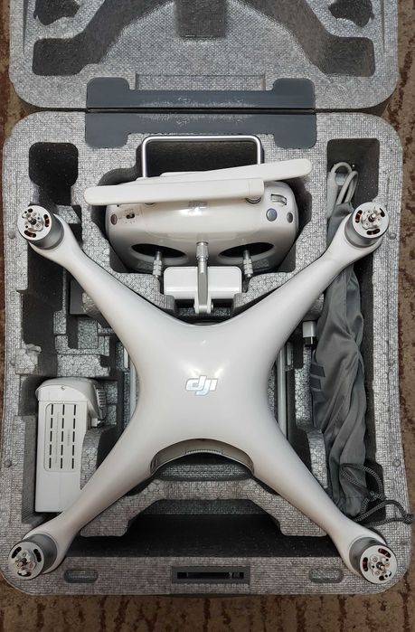 Продам дрон DJI Phantom 4 PRO