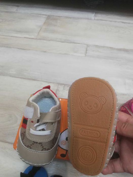 Продам детскую обувь