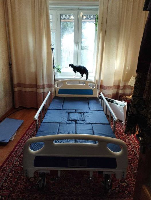 Медицинская кровать для лежачих больных