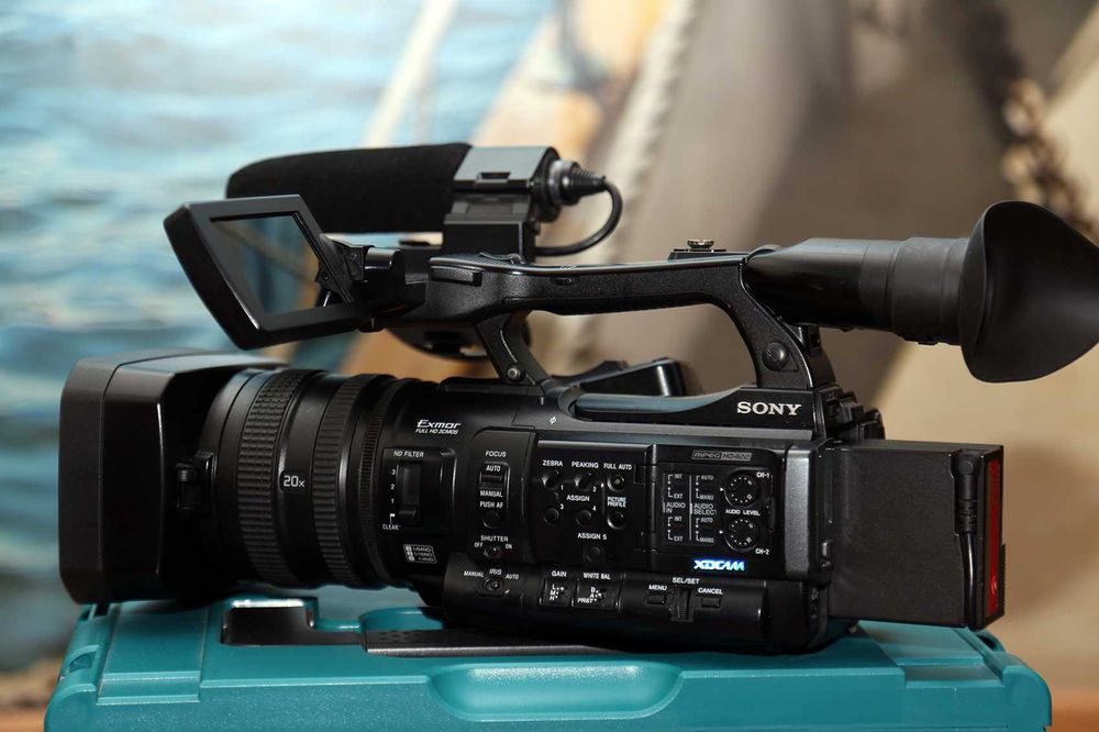 Профессиональная видеокамера Sony PMW-150