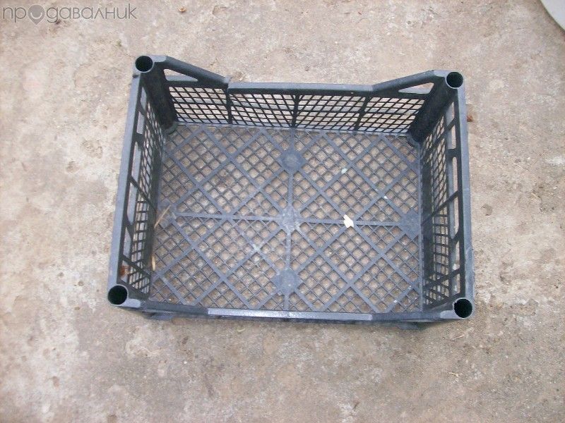 Продавам пластмасови касетки и кашони от банани