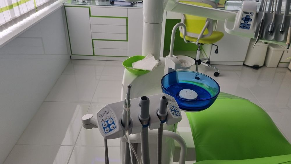 Стоматологичен  стол Planmeca в комплект с компресор, аспирация