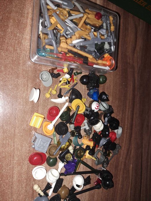 Cutie Piese Lego4kg 63 Omuleti De Colectie accesori arme 30 Asamblate 