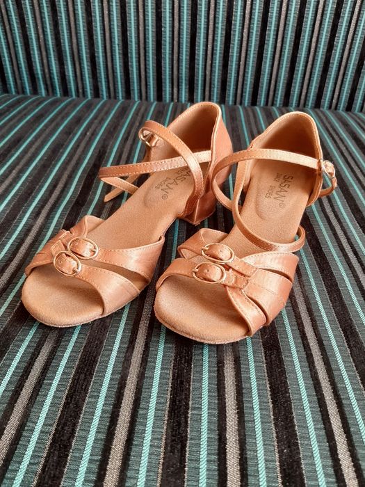 Туфли танцевальные продам!