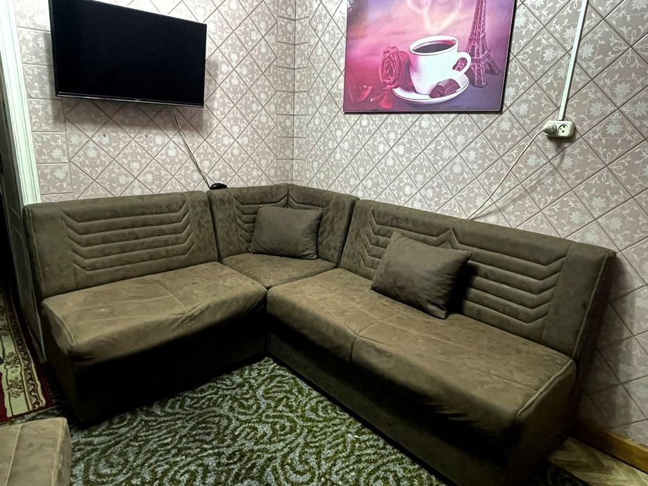 Мебельный уголок для кухни и гостиной.