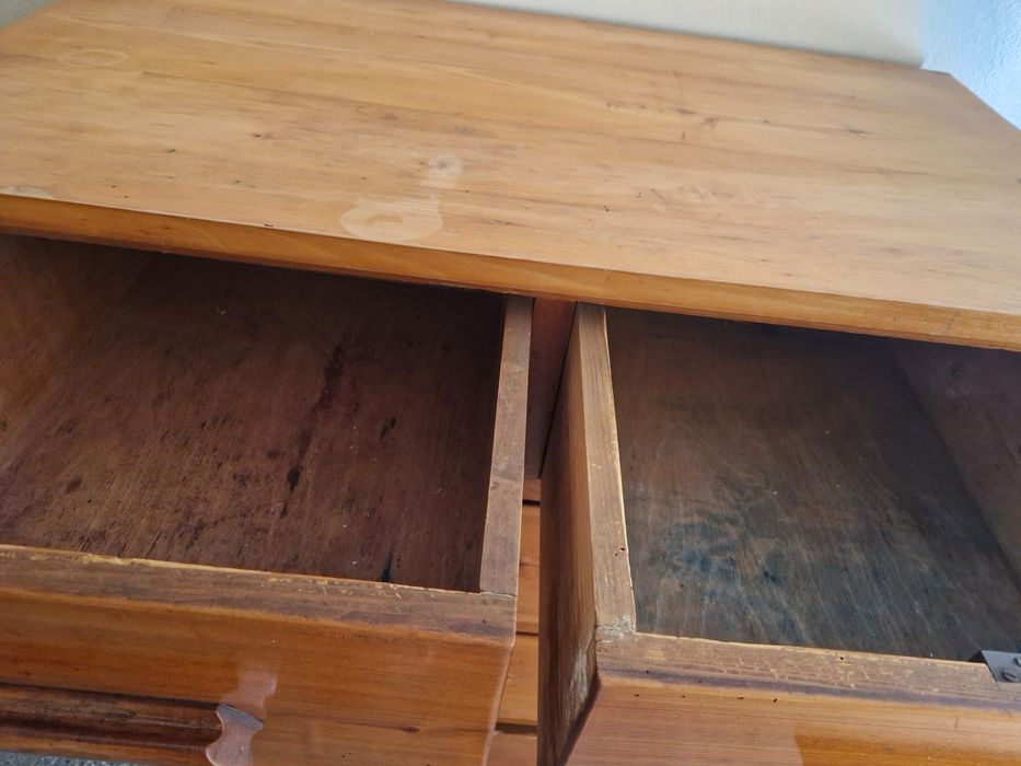 Дървен скрин от старо време