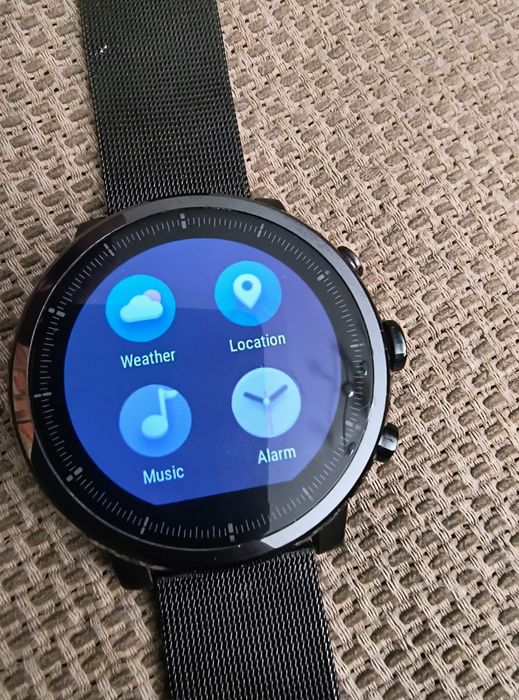 Продавам смарт часовник amazfit stratos 2