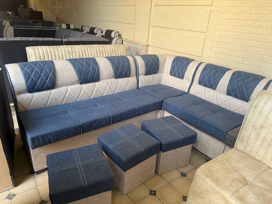 Угалок+ стол+ пуфик.