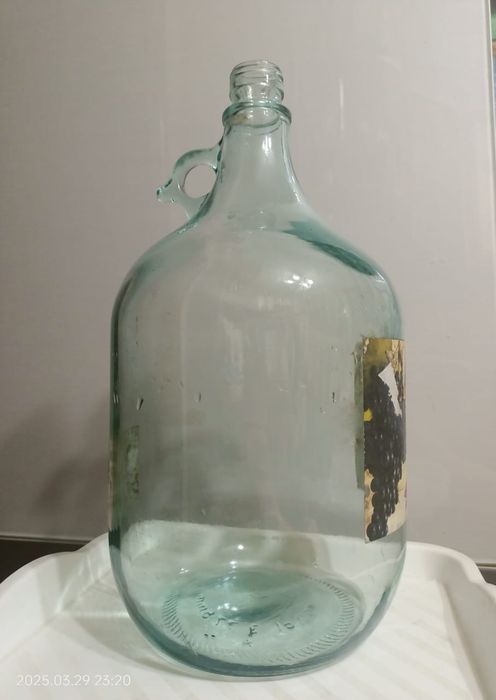 Продам бутыль стеклянный