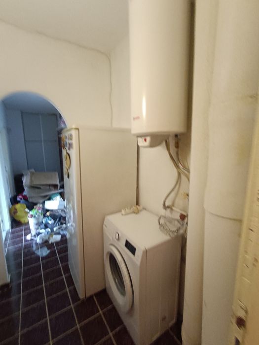 Частно лице отдава под наем 2+кухня