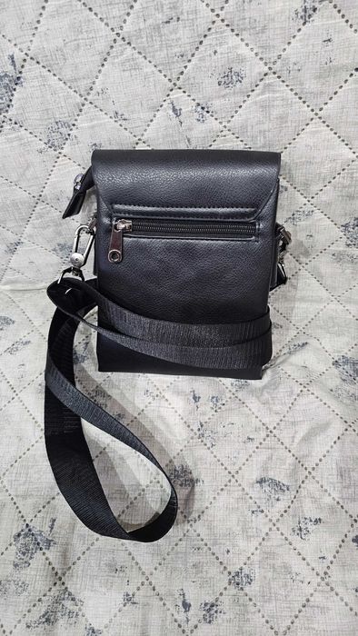 Кожена чантичка през рамо