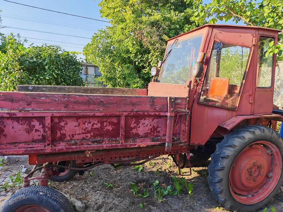 Продавам самоходно шаси  Т16 MГ-1