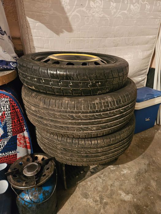 Vand 2 anvelope de vara+ roata de rezerva