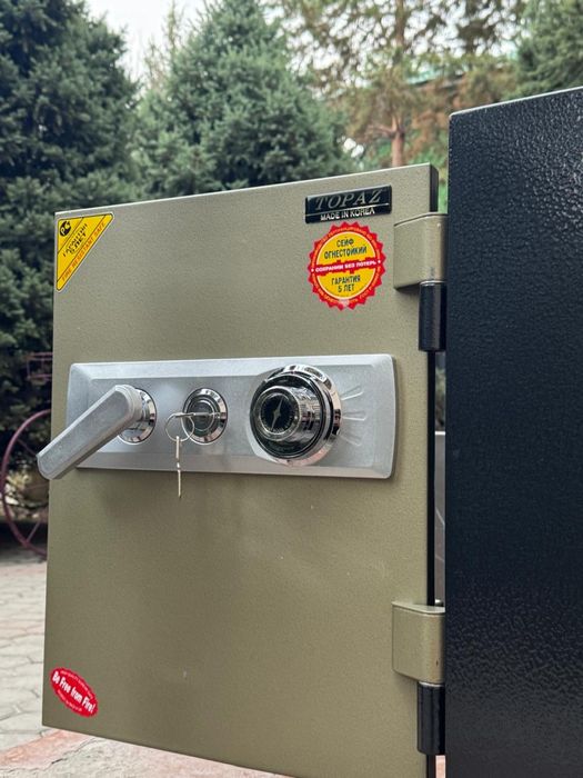 Продам сейф Topaz