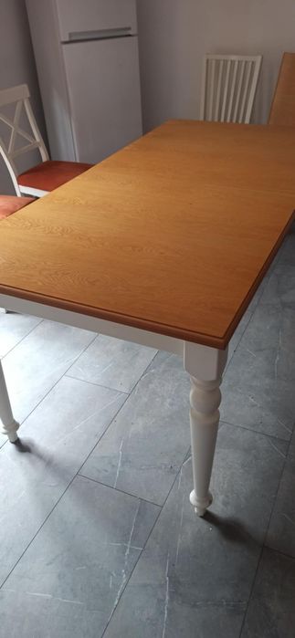 Продавам трапезна маса