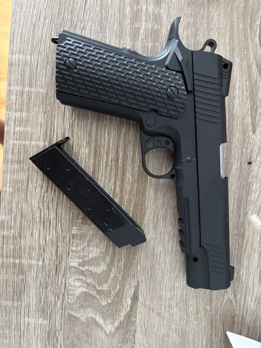 Метален airsoft пистолет
