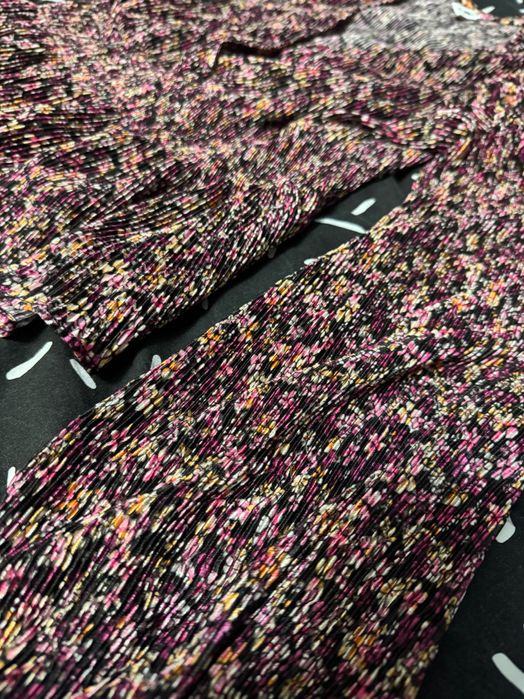 Блузка на цветя и