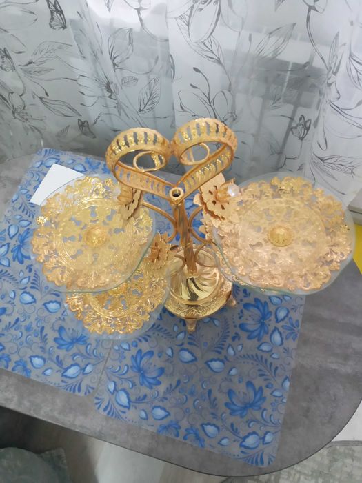 Для стола классная посуда.