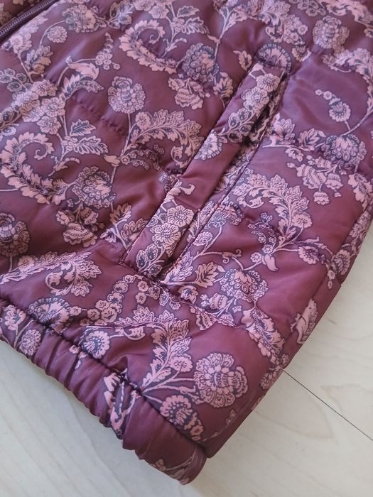 Jachetă Stradivarius matlasată vișinie, imprimeu floral baroc, S-M