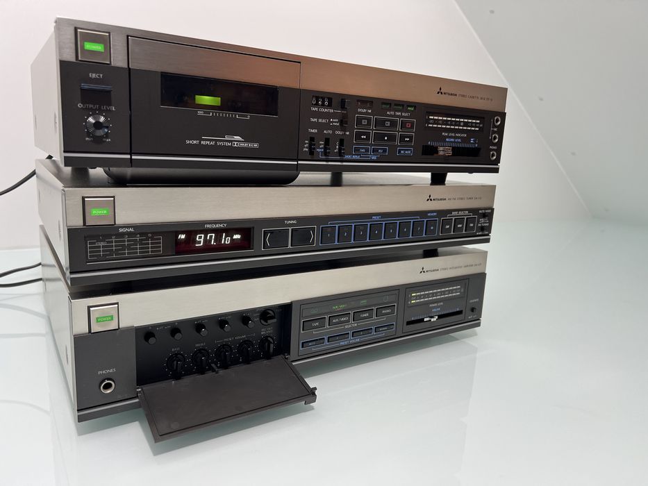 Linie Mitsubishi Amplificator DA-U51, Deck DT-51, Tuner DA-F51