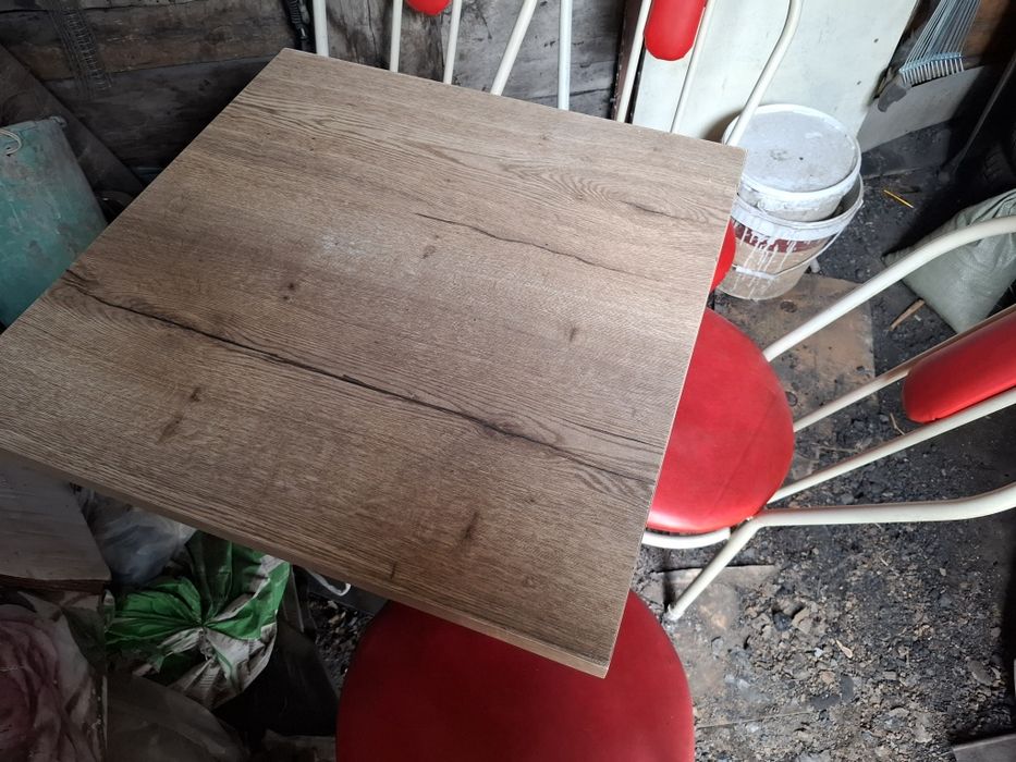 Стол и стулья 8 шт