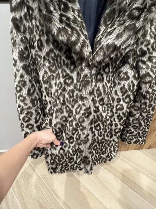 Haina blana sintetica