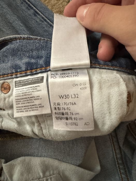 blugi levis albastrii