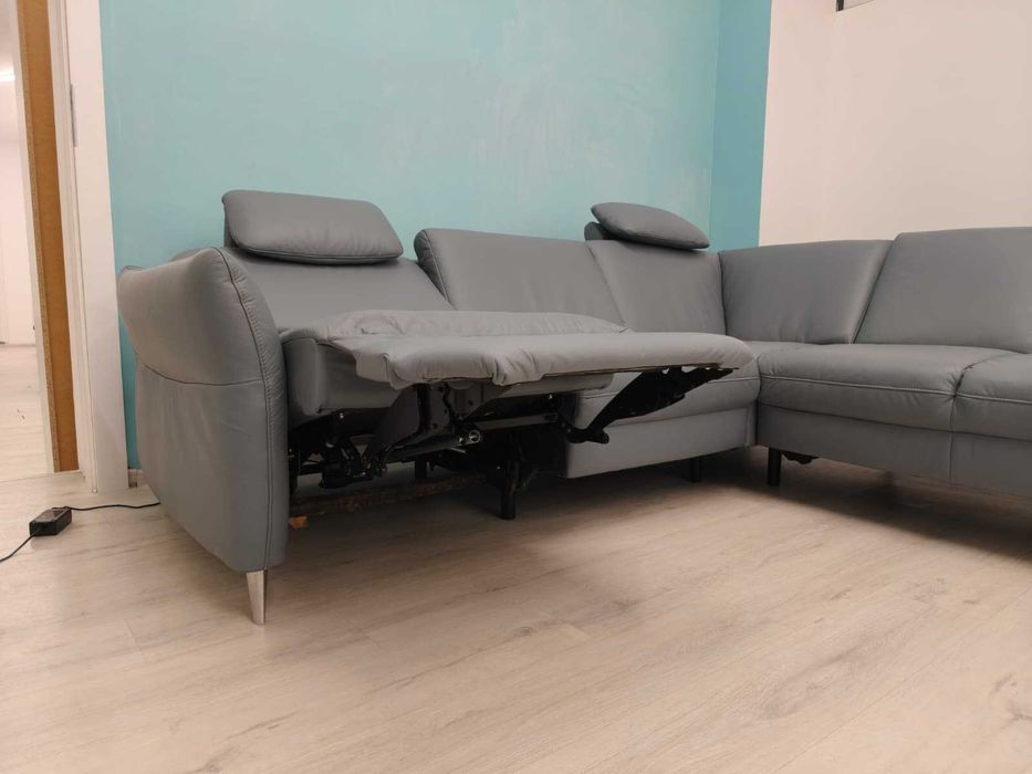 Canapea tip coltar din piele cu sezlong extensibil electric