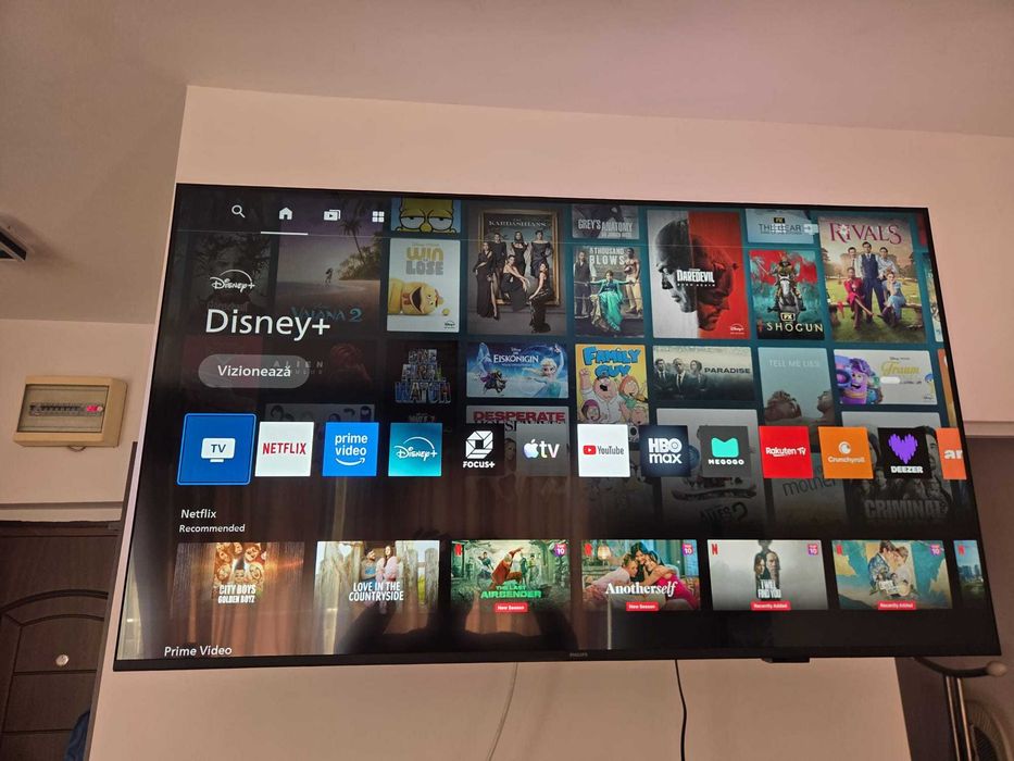 Televizor Philips AMBILIGHT tv QLED, 139 cm, Smart TV, 4K Ultra HD